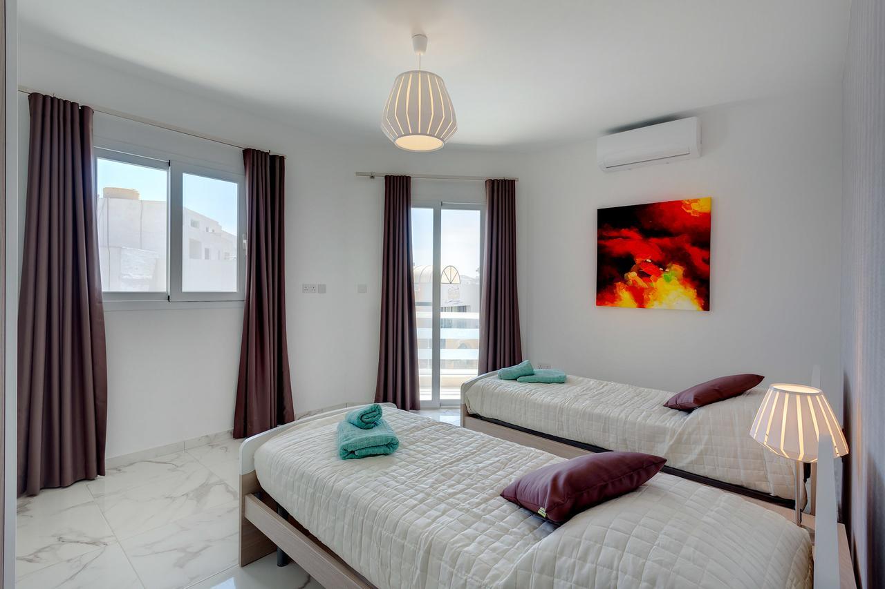 Luxury 2 Bedroom Apartment By The Sea Qawra Exterior photo